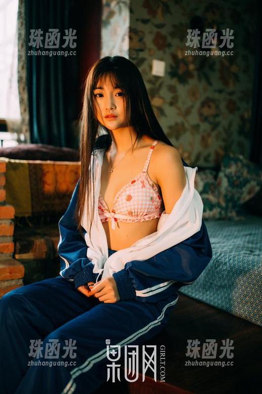 果团网-龚玥菲 果团网 - 透明的龚玥菲,她的写真能看见内心的声音吗?