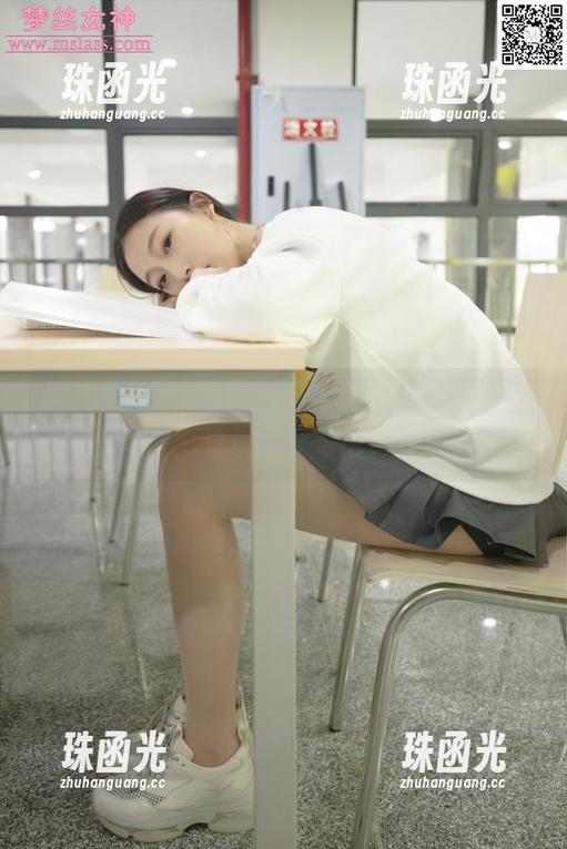 梦丝女神 - 玥玥的定制写真，才能把“美女胚子”这玩意儿变得真实点？