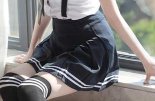 模范学院 - 看这露露Andrea泳装作品，难道她是水中的仙女吗？