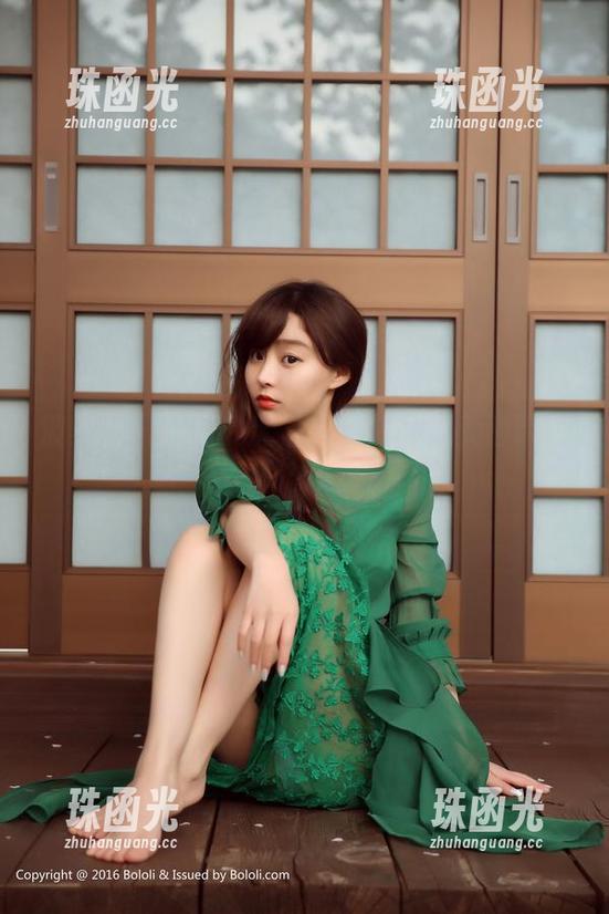 波萝社 - 最后的无圣光图集：夏美酱带你去海边摸鱼？