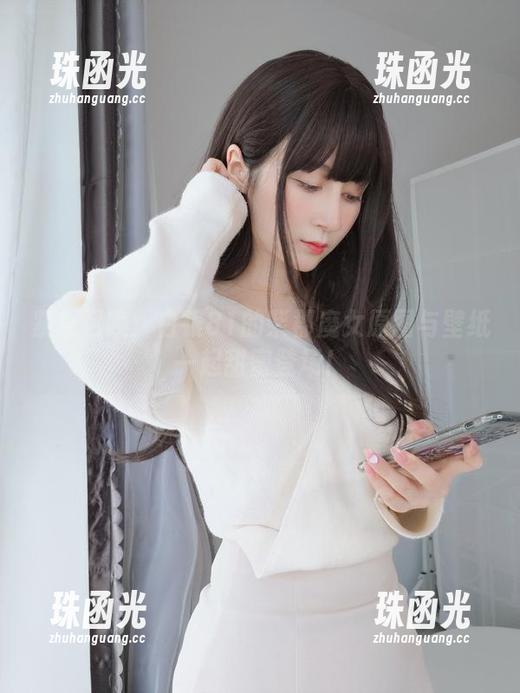 紧急召唤：白银81的柴郡魔女原图与壁纸一起甜蜜登场！