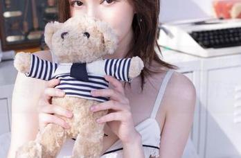 白露Bululu啊白露Bululu，这组‘恋人’如果下载收费，我相信我还能放心开支！
