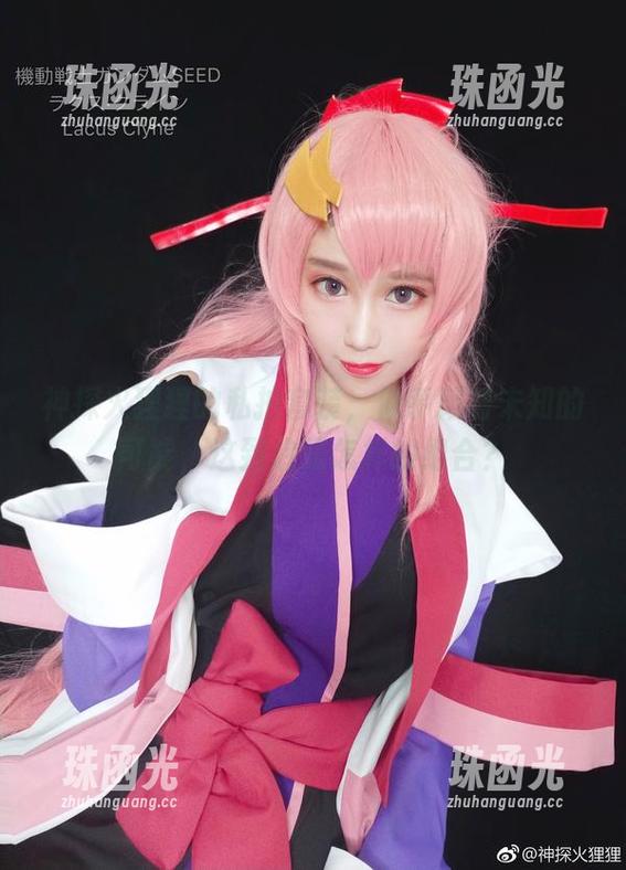 神探火狸狸的私拍套装，似乎藏着未知的可能，这到底是怎样的组合？