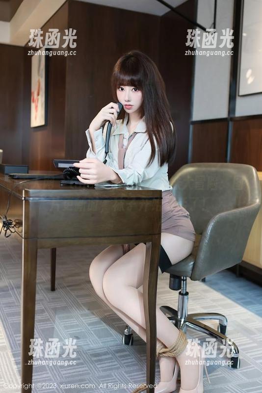 秀人网 - Cherry樱桃酱棉袜大冒险：图片更新时，袜子开始说话了！