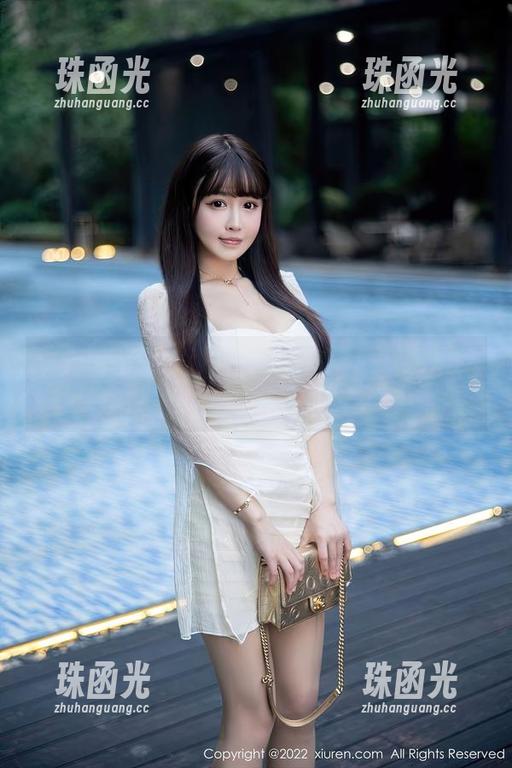 秀人网 - 资源没问题！看Mina米娜如何把职业装搞得像去参加时装周！
