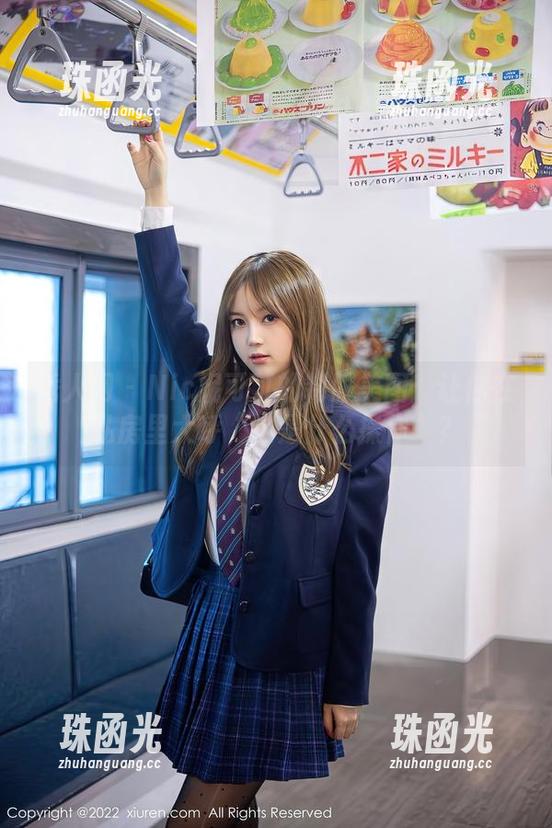 秀人网-Nic妮可可 秀人网 - Nic妮可可的制服美图:让你在私房里大呼“这是什么操作”?