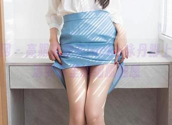 秀人网 - 高跟鞋穿在lucky咏丹脚上，高清照片里的细腻触感