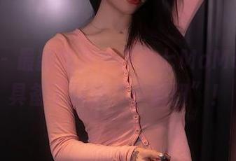 秀人网 - 最新写真，伊小七MoMo的温柔具备了几分“小别扭”！