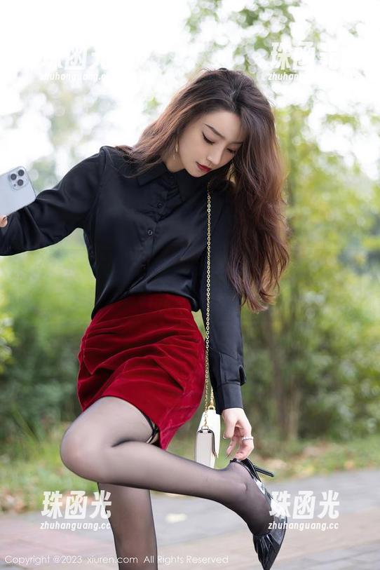 秀人网-双笙Alina 秀人网 - 听说双笙Alina高跟鞋美得不像话,壁纸也要换成她的吧?