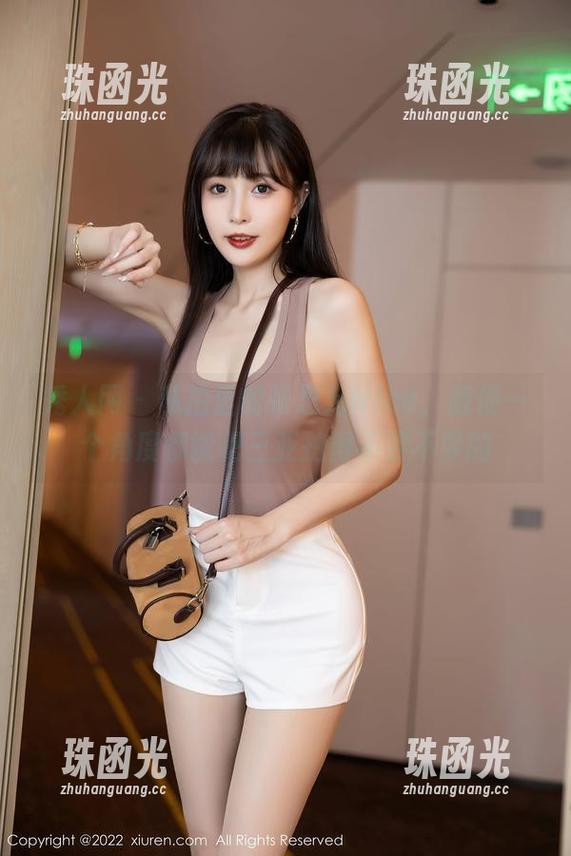 秀人网 - 私拍里的张思允Nice，随便一个角度都能把三亚拍得不要不要的