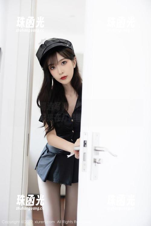 秀人网 - 精选写真：徐微微mia和那只看起来在打瞌睡的奶牛！