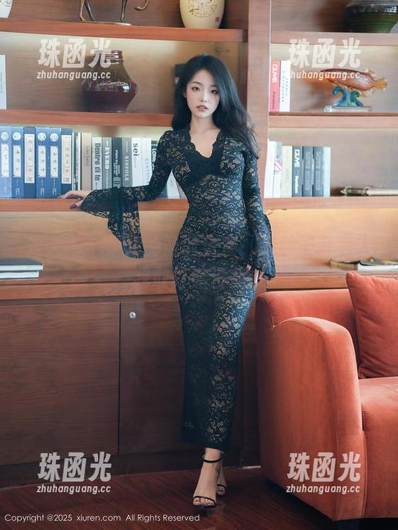秀人网 - 果儿的圣诞全集，这种圣诞老人我敢打赌没见过