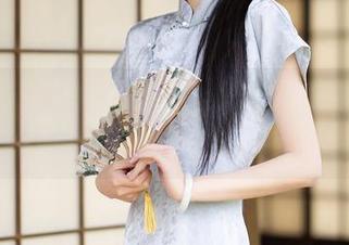 秀人网 - 有趣的是，糯美子nini的旗袍在网盘里的光影变幻也绝了
