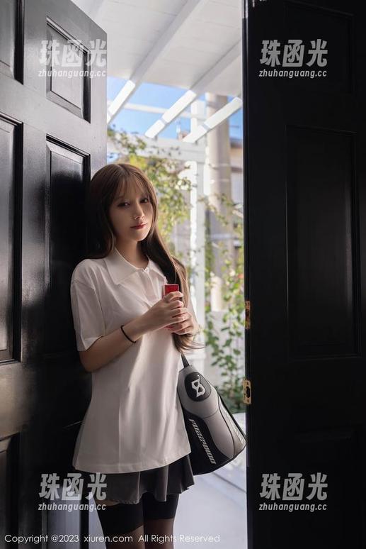 秀人网 - 萌白酱的自拍日常——图包里的“自我对话”