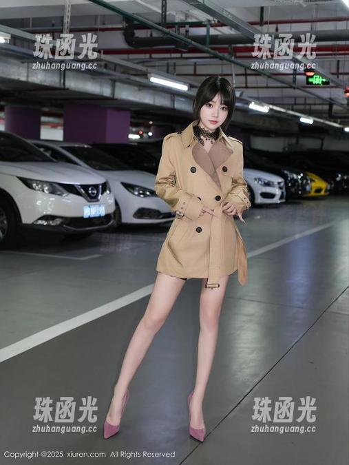 秀人网 - 软情在线，女王写真，透着些许别扭，却又美得发狂