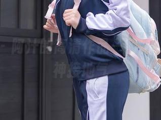 秀人网 - 阿汁的高清作品—制服，如此传神接地气