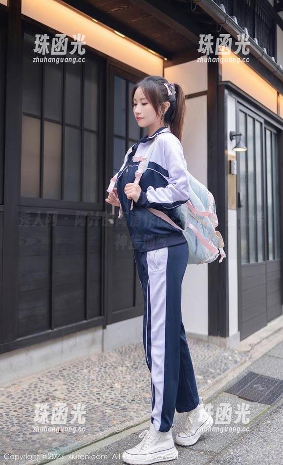 秀人网-阿汁 秀人网 - 阿汁的高清作品—制服,如此传神接地气