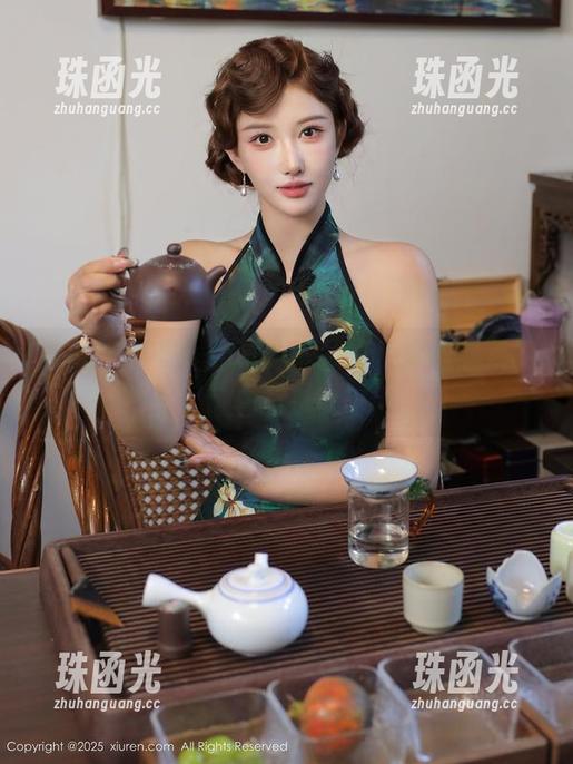 秀人网-顾楚楚 秀人网 - 在线翻腾的资源中,顾楚楚偶然藏着的小秘密