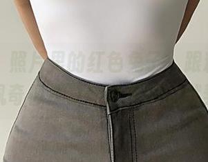 微密圈 - 照片里的红色兔子，跟粉色的猪陈佩奇似乎有种说不出的默契。