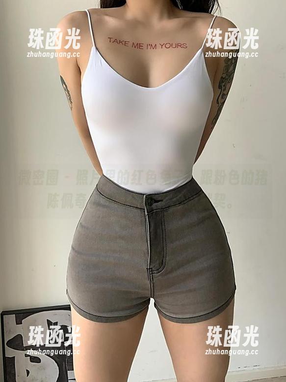 粉色的猪陈佩奇 微密圈 - 照片里的红色兔子,跟粉色的猪陈佩奇似乎有种说不出的默契。