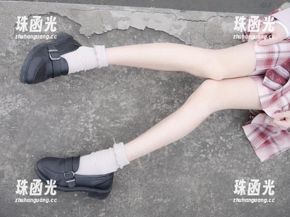 紧急企划 - 林书辞的私拍圣诞原图，顶着个圣诞帽，思路清晰，快乐倒喷一地！
