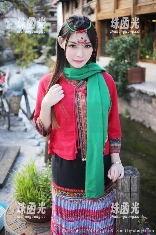 美媛馆-Love陆瓷 美媛馆 - Love陆瓷和她的眼镜,完美结合成了绝佳的高清壁纸时刻。