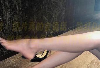 微密圈 - 图片真的会说话，脸红Dearie的紫衣丝足是个例外吧？
