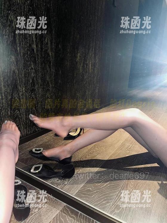 脸红Dearie 微密圈 - 图片真的会说话,脸红Dearie的紫衣丝足是个例外吧?