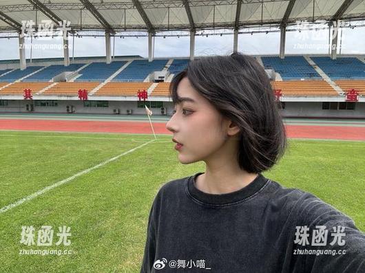 私拍之路，舞小喵和她的油亮日常