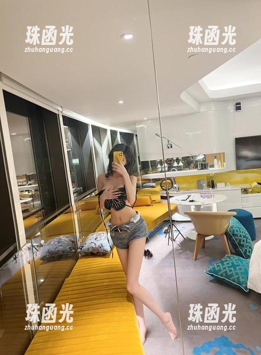 微密圈 - 葛征的私房略显跳脱，快来看那套丝袜制服