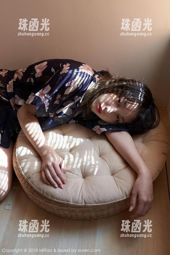蜜桃社 - 图片中的缇娜美Tinami：这和服我也想穿，不如你给我的意外生活中加点色吧！