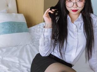 袜啵啵 - 浴室里拍出美图，小安难道是在施魔法？