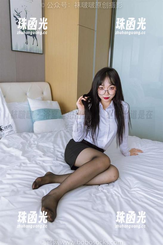 袜啵啵 - 浴室里拍出美图，小安难道是在施魔法？