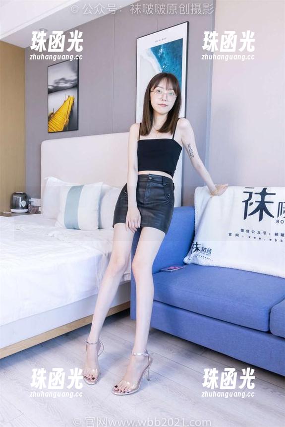 袜啵啵 - 图片上的果冻，裸足随意走，像是跑去捉小猫