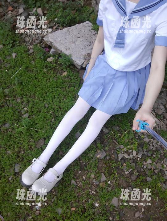 西尔酱召唤黑丝校服，美图资源不停为你送上小惊喜