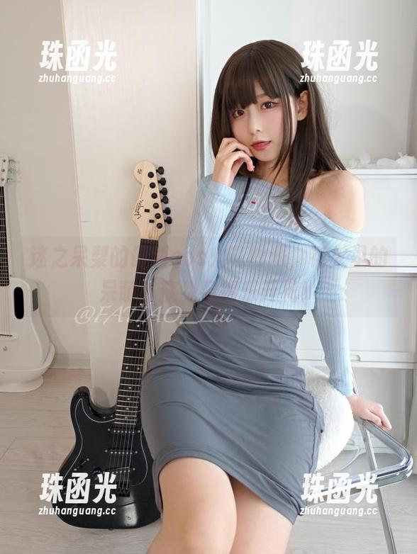 迷之呆梨 迷之呆梨的最新cos火花四溅,花火里的呆萌百变我看得乐开花!