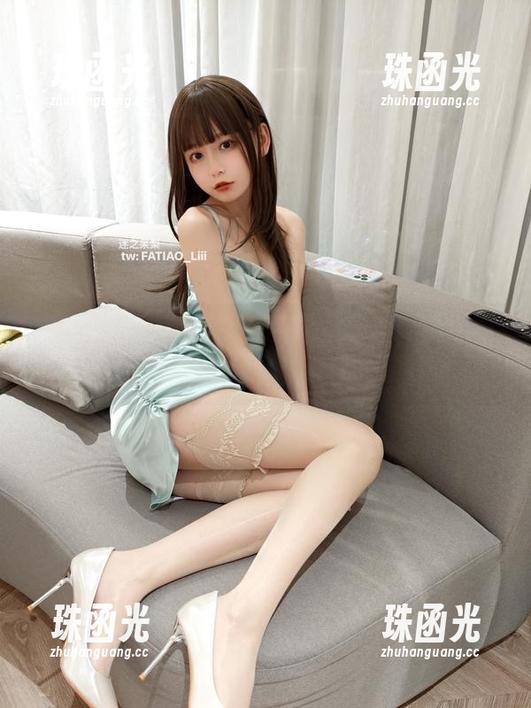 迷之呆梨 原图来啦!迷之呆梨的温柔写真,几乎要被她的眼神溶化了…