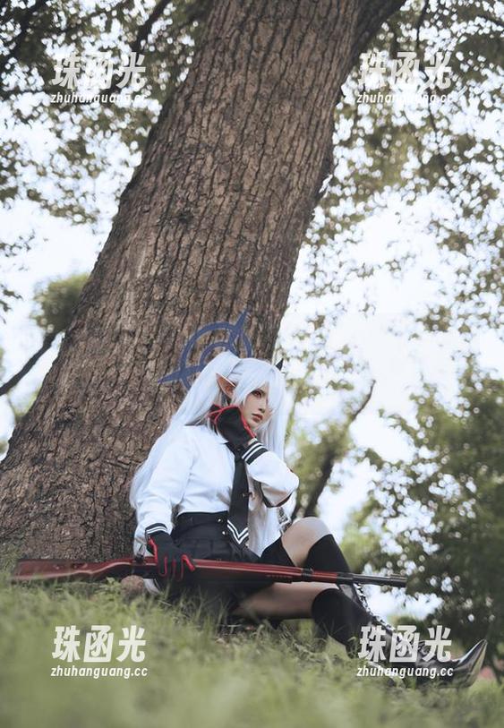 “铁板烧鬼舞w”私拍系列：修女上身，美图如斯，调调刚刚好。