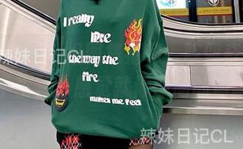 微密圈 - 这一组图集福利，陈佩奇换上白丝学生装，感觉就像课间的偷瞄！