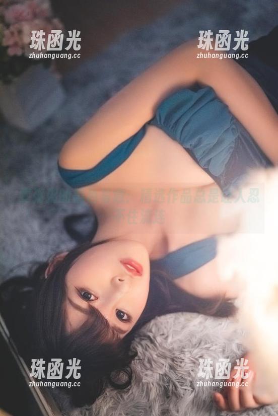 雯粥粥的黑色写意：精选作品总是让人忍不住流连