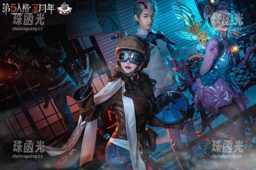 孩子们，露儿大魔王的最新图册中“禁闭者娜恰”，我已经神游法外，完全飘了…