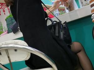 魔镜街拍 - 婷婷教你怎么把白色吊带裙和黑丝穿出高级感，快速加入我的写真集吧！