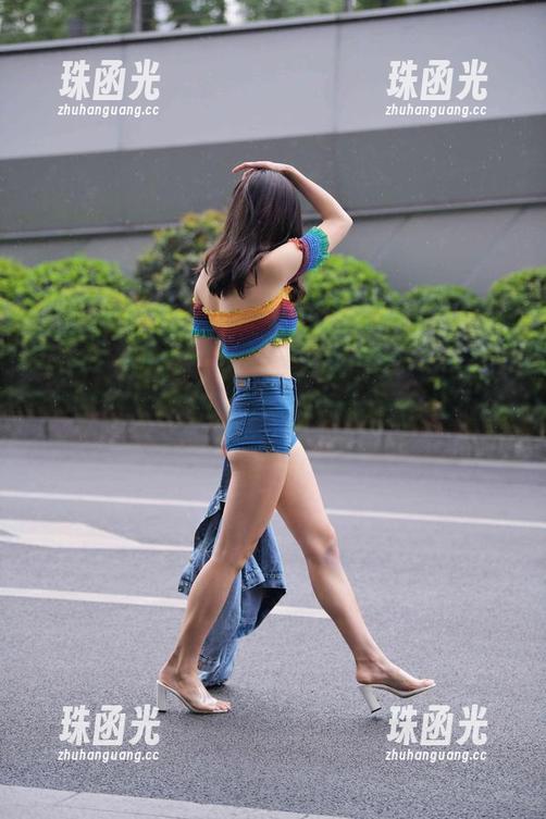 魔镜街拍：辉辉模拍，让你像个网红一样耀眼，资源小窍门送给你!